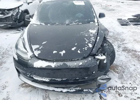 2018 Tesla Model 3 Long Range/Mid Range z USA, uszkodzony, nr VIN 5YJ3E1EA9JF028050